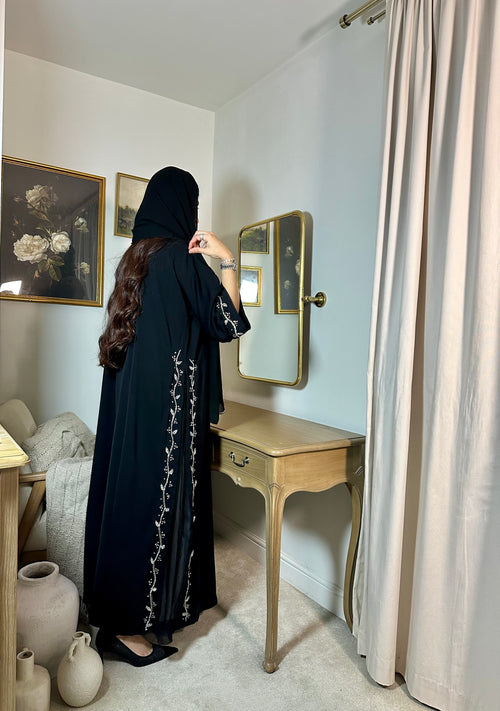 Elegant Black Abaya with Side Embellishment – Premium Nida (3-Piece Set)